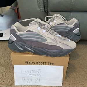 Yeezy 700 Tephra